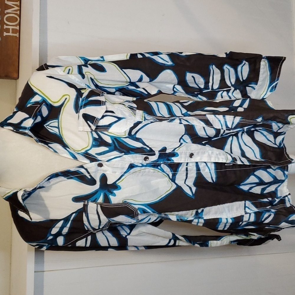 Chicos Button down cotton top pockets floral size 3/XL